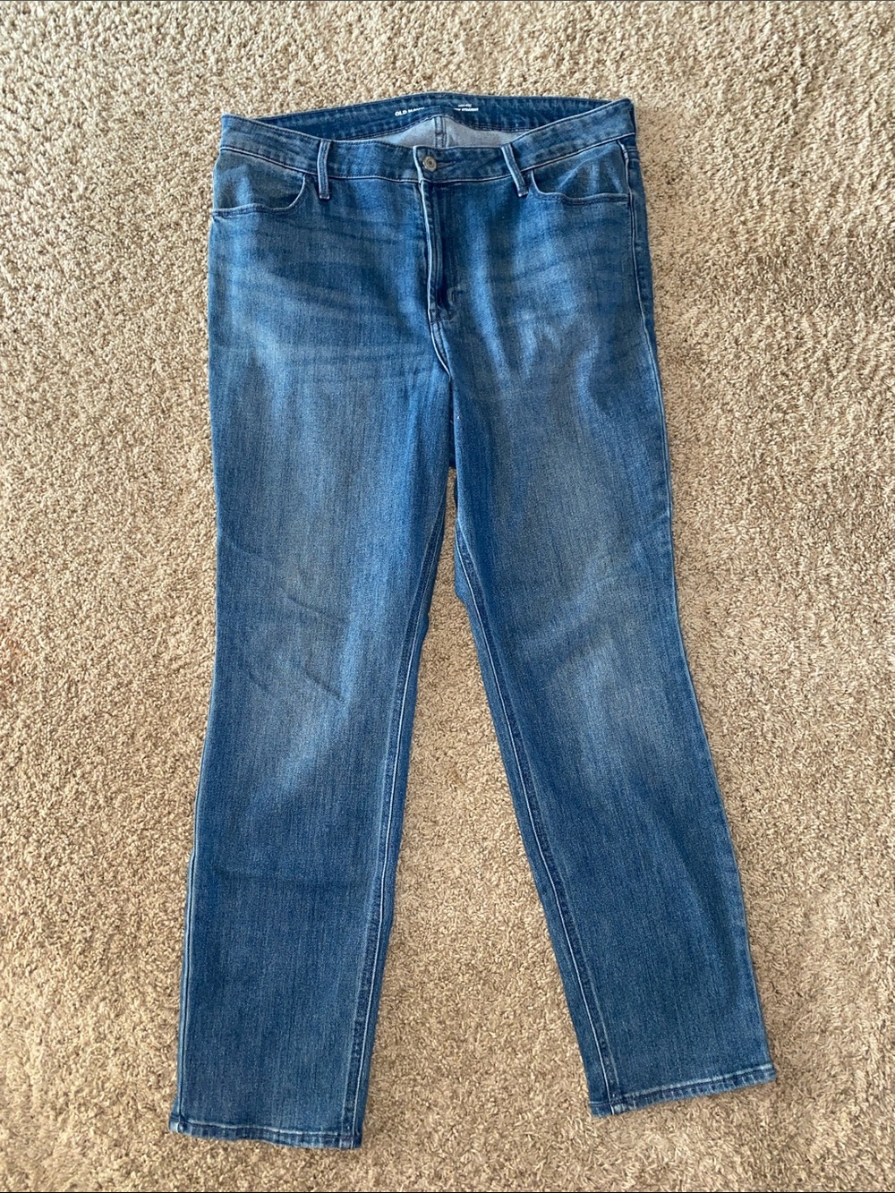 Old Navy Women's Straight-Leg Jeans in Medium Blue